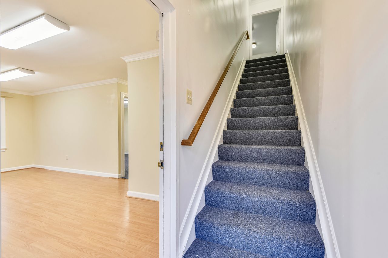 2102 Gallows Rd, Vienna, VA, 22182